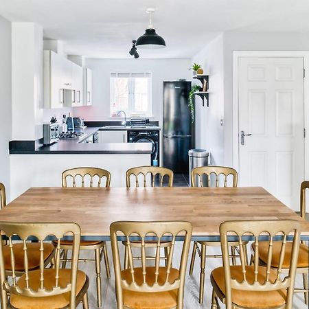 5 Bed House In Gloucester Hucclecote Eksteriør billede